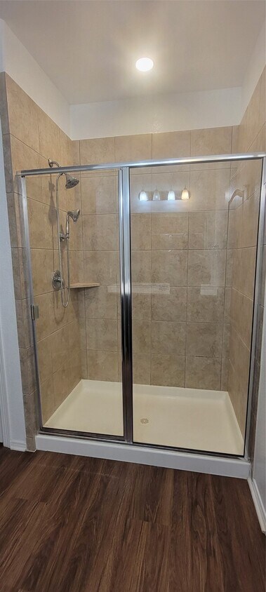 Building Photo - 2106 Benjamin Park