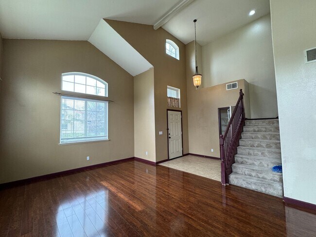 Building Photo - Five Bed, Three Bath Home With A Two Car G...
