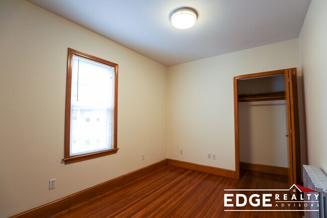 Foto del edificio - 33 Montcalm Ave