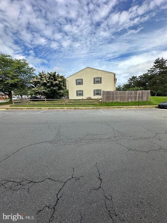Building Photo - 8658 Woodhue Ct