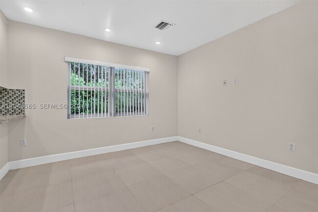 Foto del edificio - 12800 NE 11th Ave