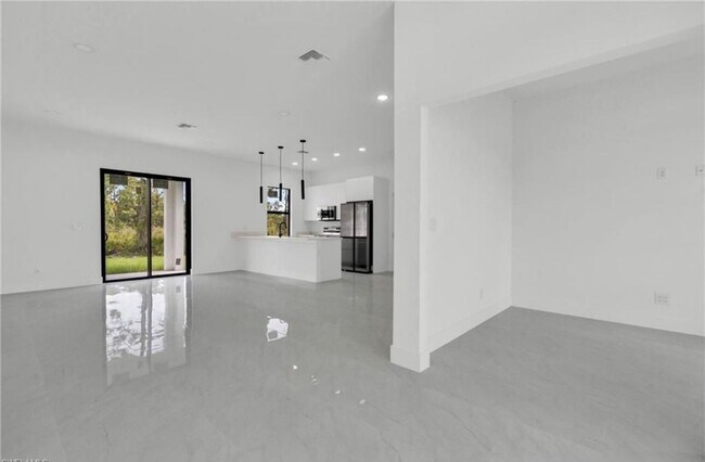 Foto del edificio - 406 W 11th St