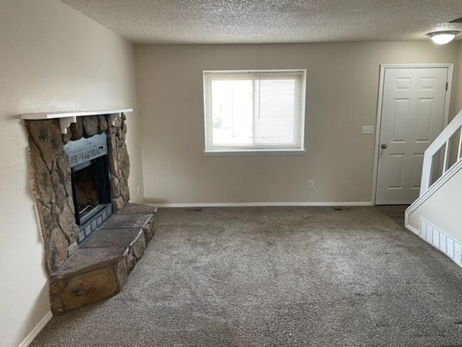 Building Photo - La Jolla 2BD Two-Story Townhome convenient...