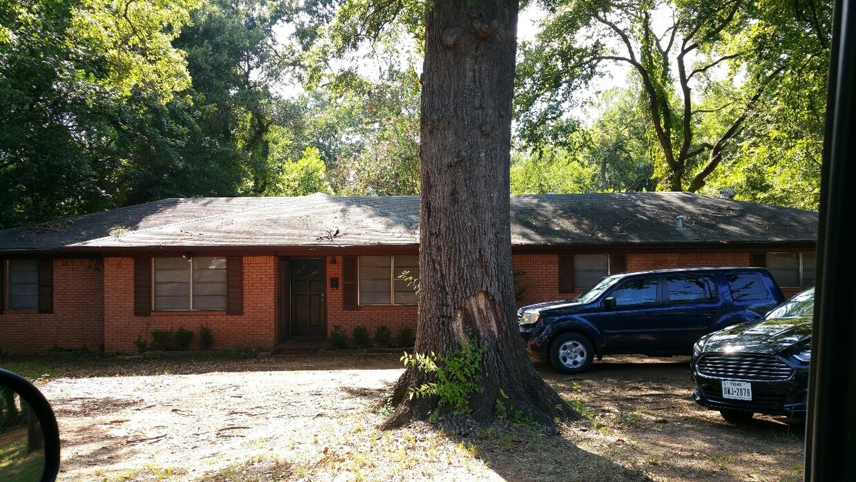 Primary Photo - 2411 Pearl St