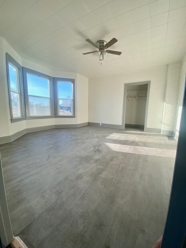Master BR - 2502 E Hartson Ave