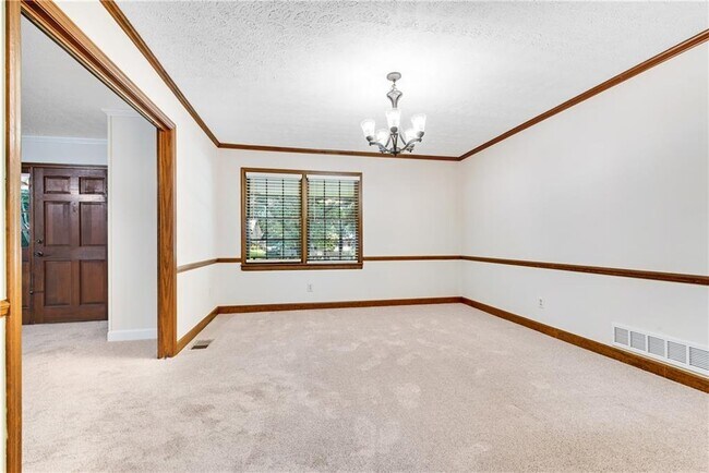 Foto del edificio - 2408 Pinkney Dr