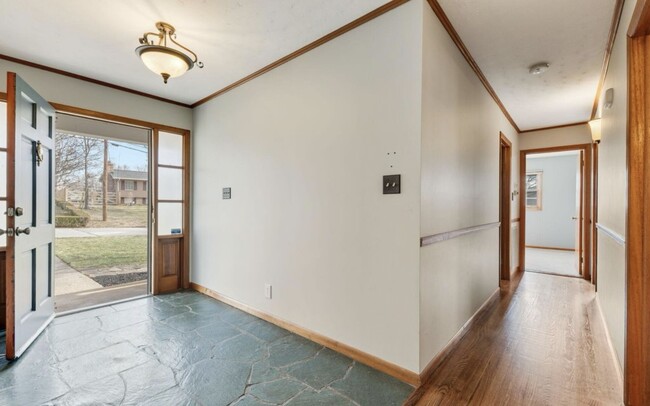 Building Photo - 709 Bridgewater Rd