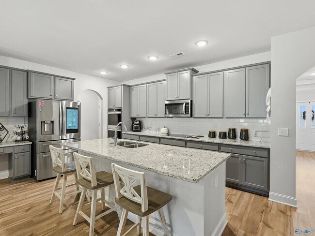 Foto del edificio - 122 Hutchinson Rd
