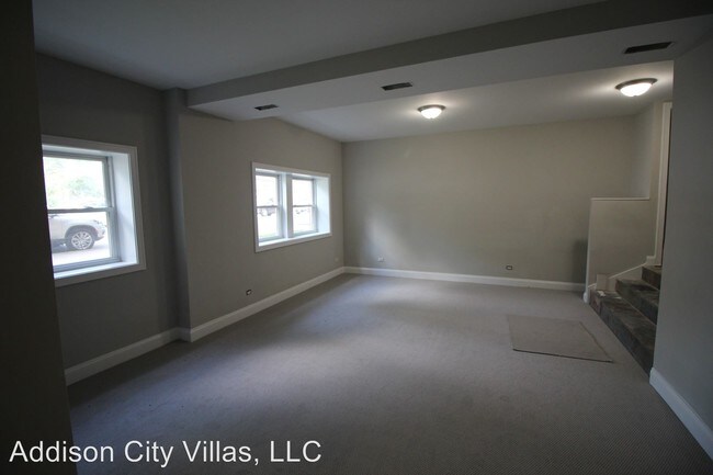 Foto del edificio - 3911-3921 W Addison St