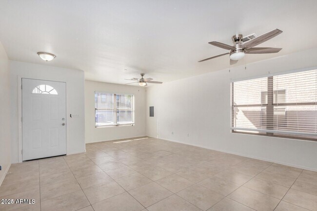 Foto del edificio - 11836 W Rosewood Dr