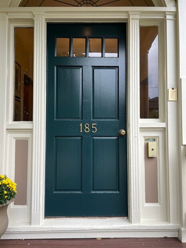 Building Photo - 185 Madison St