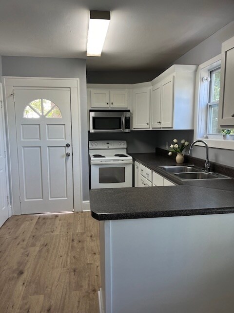 Kitchen - 301 W Doyle St