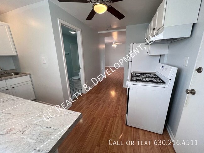 Building Photo - ** PRIVATE APARTMENT / ONE LEVEL LIVING / ...
