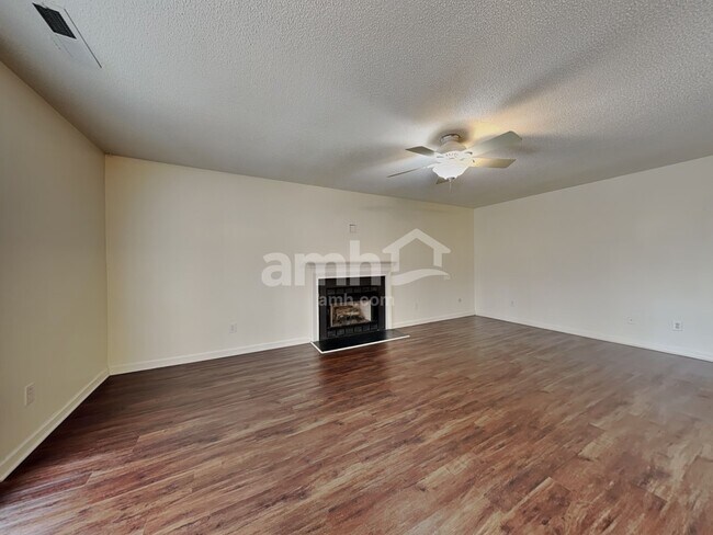 Foto del edificio - 115 Haven Grove Trl