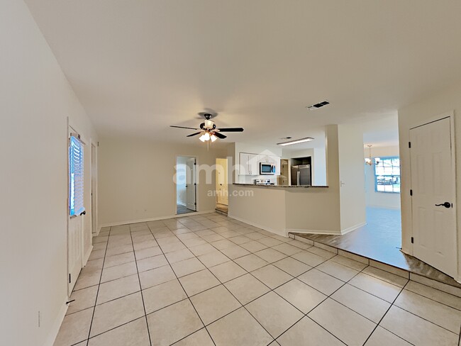 Building Photo - 1694 Ashwood Cir