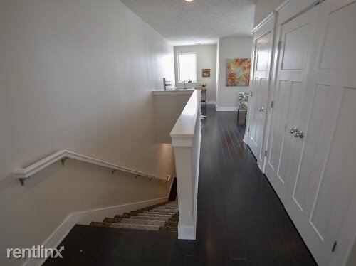 Foto del edificio - 1 br, 1 bath Apartment - 10417 S 131st Terry