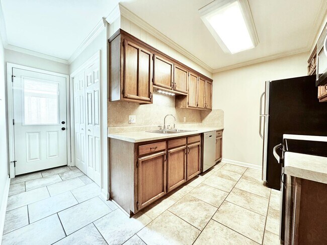 Foto del edificio - 2 Bedroom in Parkview Oaks off Old Jeffers...