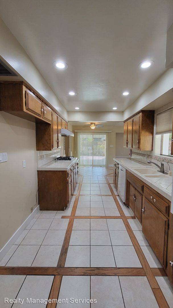 Building Photo - 3 br, 1.5 bath House - 6109 Hartman Ave
