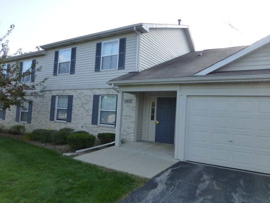 Primary Photo - 1075 N Village Dr