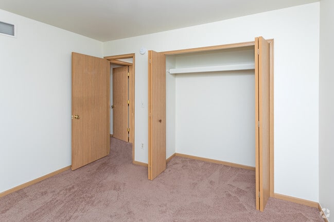 2BR, 1BA - 980 SF 2nd Floor - Blackwood Apartments