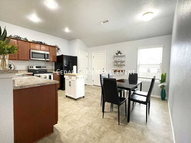 Foto del edificio - 2389 Wyandotte Ave