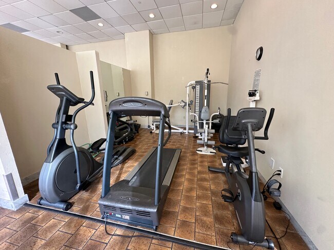 Foto del edificio - 5838 Collins Ave