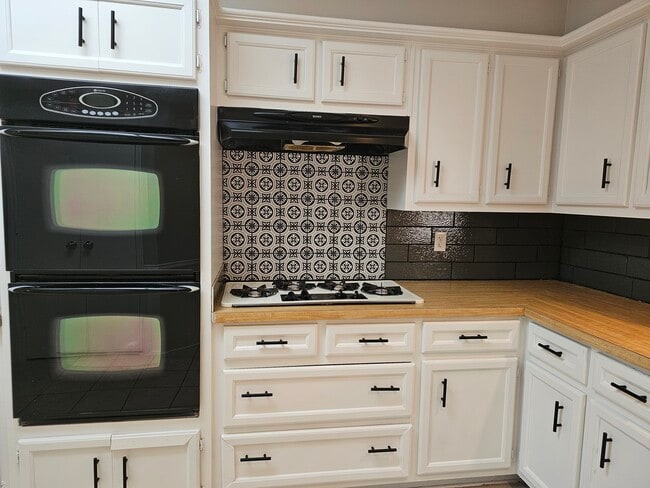 Freshly remodelled, ready for you to enjoy - 1706 Hanover Dr