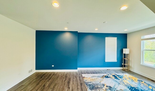 Building Photo - 29W710 Cambridge Ct