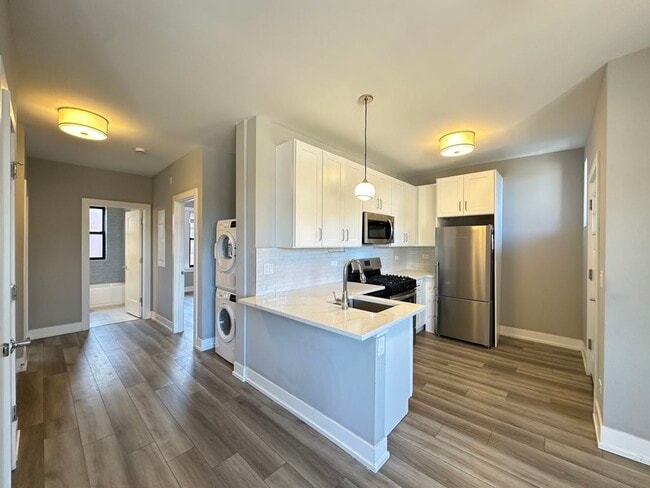 Building Photo - 3934 N Janssen Ave