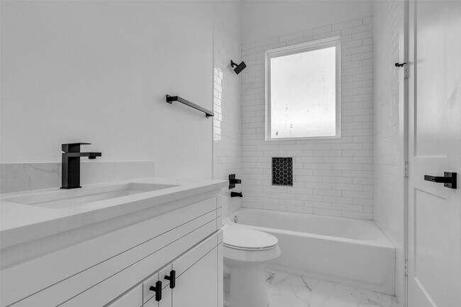 Foto del edificio - 1228 E 23rd St