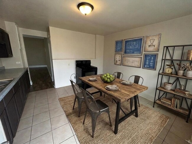 Building Photo - Downstairs 1BD/1BA Near San Antonio College – Easy Access, Central Location!