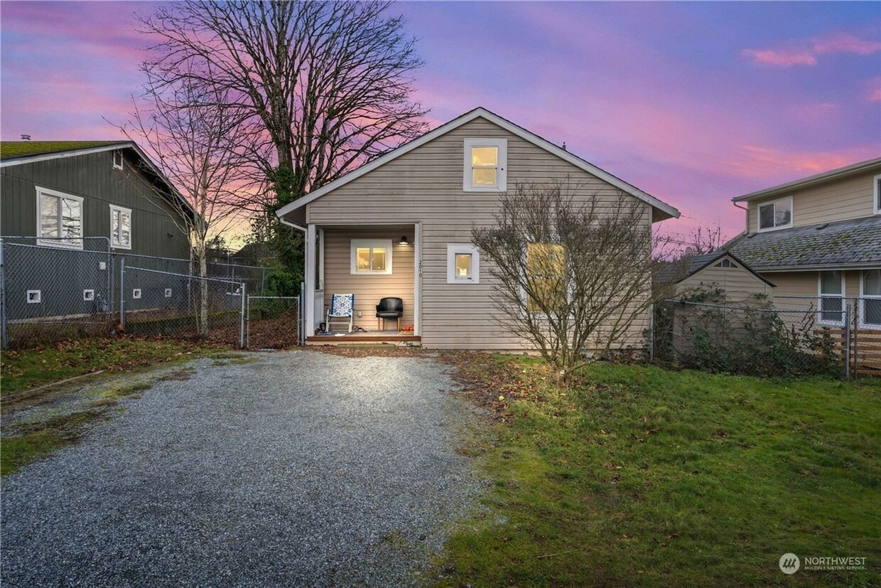 Primary Photo - ***MOVE IN SPECIAL!!!*** Newly Remodeled 2...