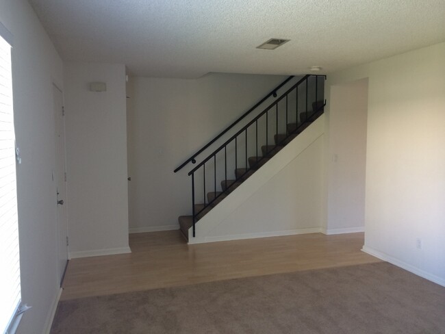 Foto del edificio - Nice Remodeled Townhome In Livermore Close...