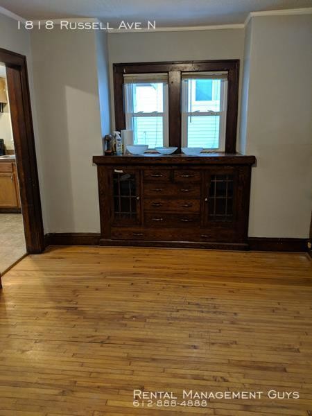Building Photo - Updated 2 Bedroom with Hardwood Floors