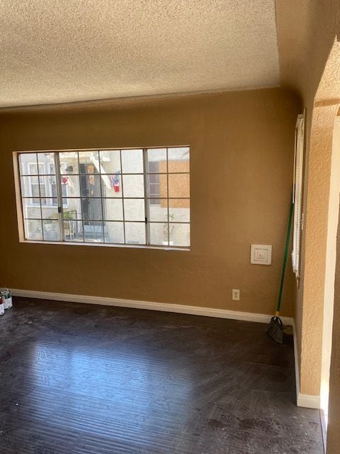 Foto del edificio - 8148 Beechwood Ave