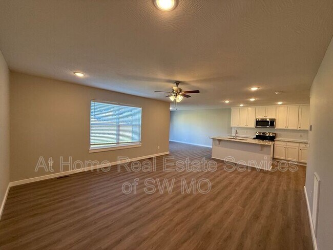 Foto del edificio - 1000 S Rimes Ave