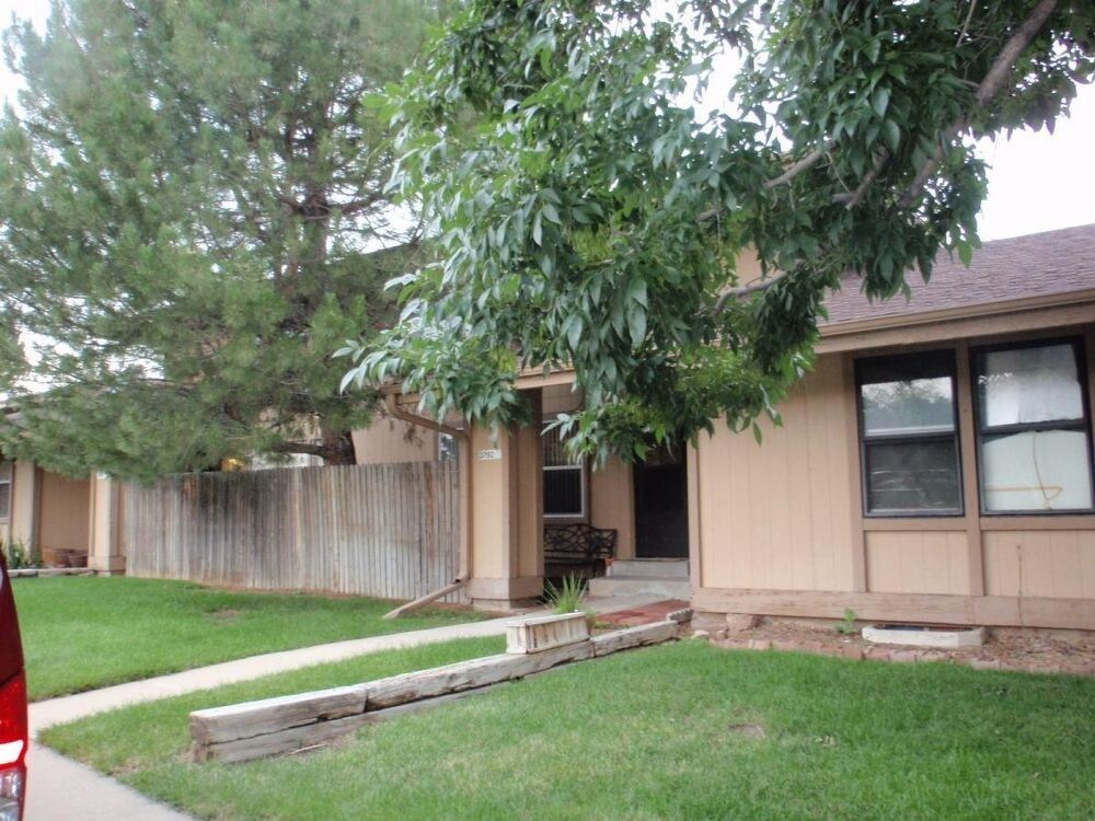 Hampden Chambers Townhome Rentals in Aurora CO