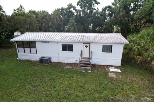 Building Photo - One Bedroom, One Bath