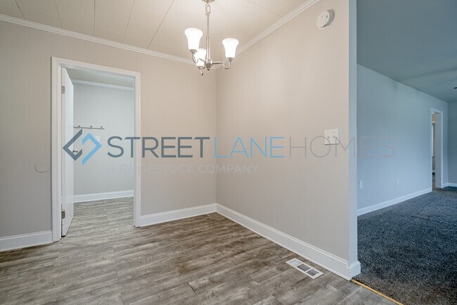 Foto del edificio - NOW OFFERING $250 OFF FIRST FULL MONTH IF ...