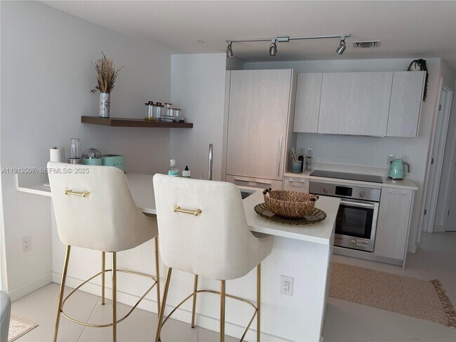 Building Photo - 501 NE 31st St