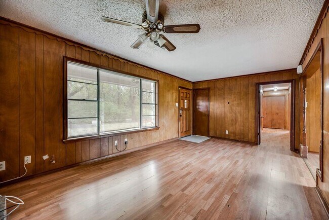 Building Photo - 610 S Rike St
