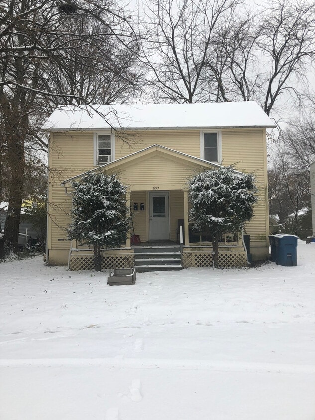 Foto principal - 809 E High St
