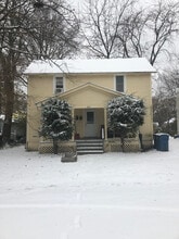 Building Photo - 809 E High St