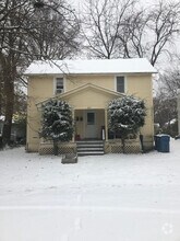Building Photo - 809 E High St