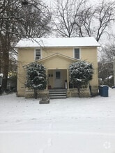 Building Photo - 809 E High St