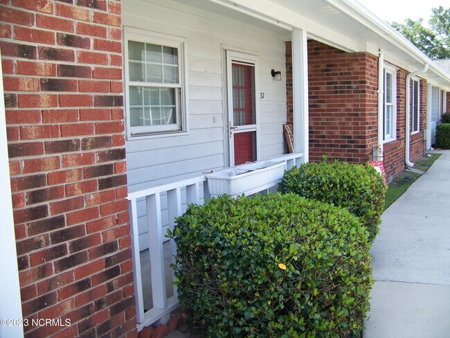 Building Photo - 3905 Guardian Ave
