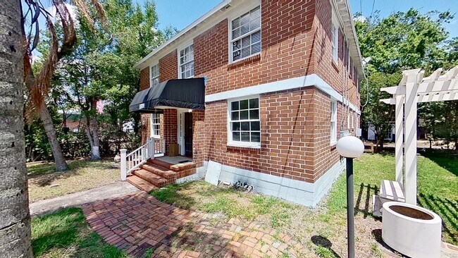 Building Photo - 2853 College St