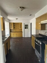 Building Photo - 102 W Woodbury Dr
