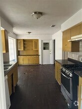 Building Photo - 102 W Woodbury Dr