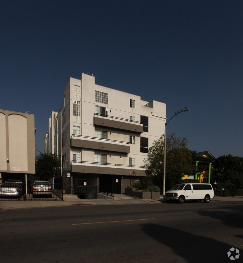 Primary Photo - 345 S Oxford Ave